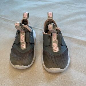 Nike Flex Runner Toddler Shoes – Size 6 – Blush Pink